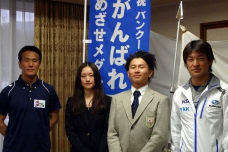 選手ら記念写真