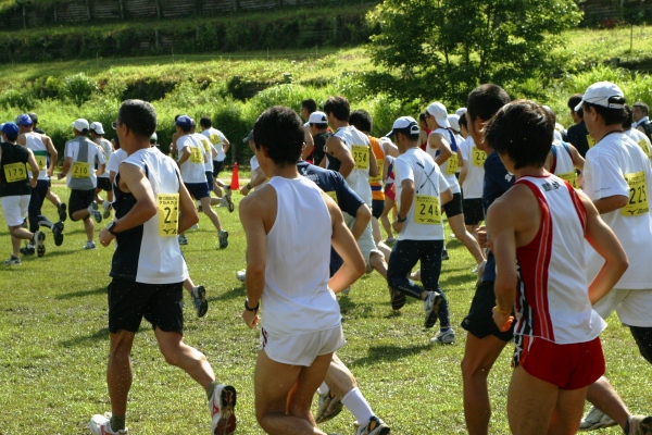 走るランナー