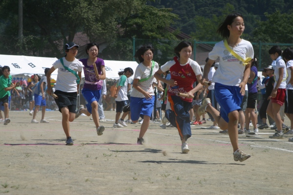 走る子供
