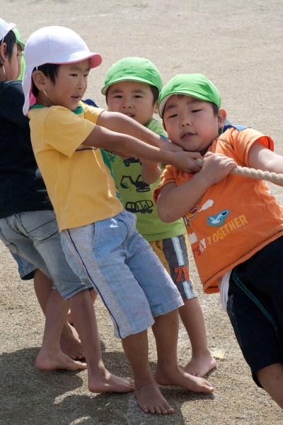 園児綱引き