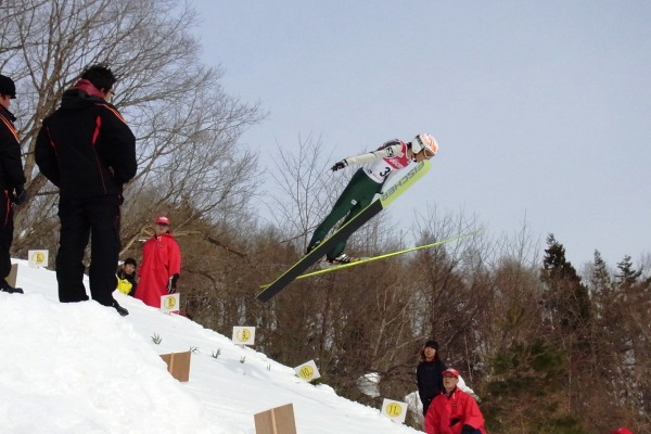ジャンプ選手