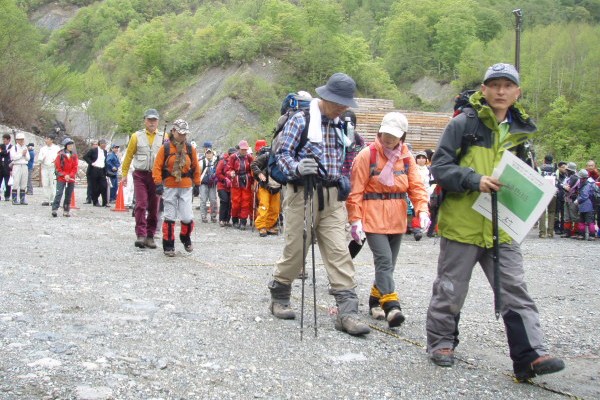 記念登山開始