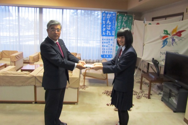 村長と記念写真