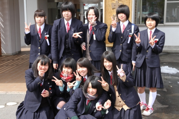 卒業生仲良し写真