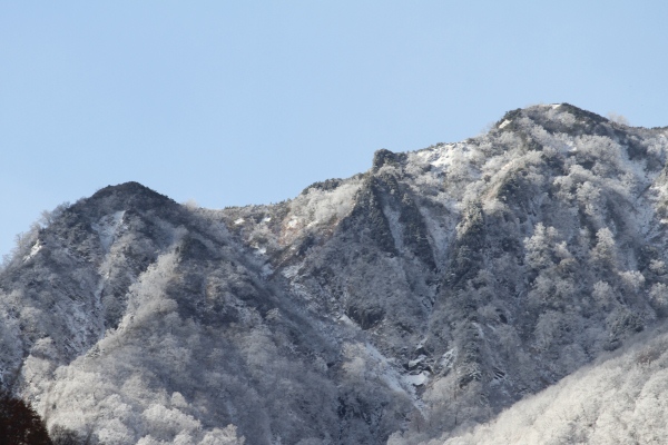 雪化粧の山々