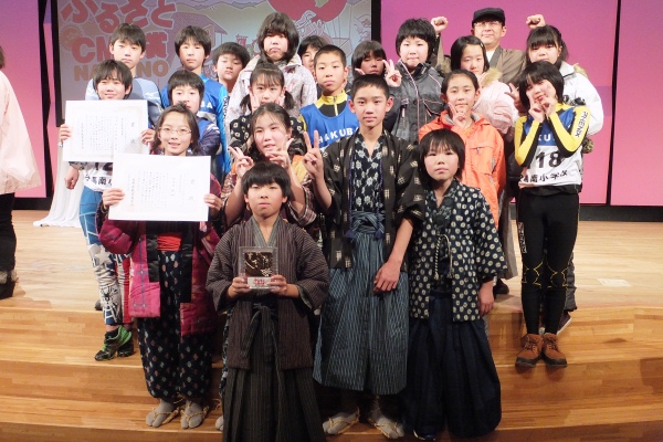 ステージで記念撮影