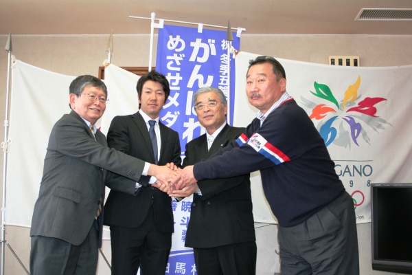 関係者握手