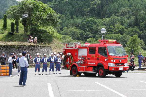 ポンプ車選手整列