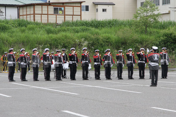 ラッパ吹奏