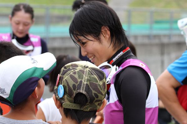 女子ファンサービス