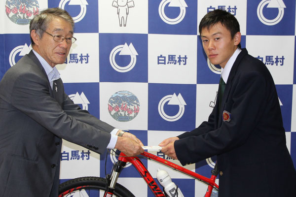 村長と選手