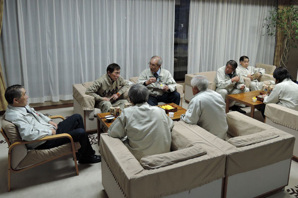 報告を受ける村長