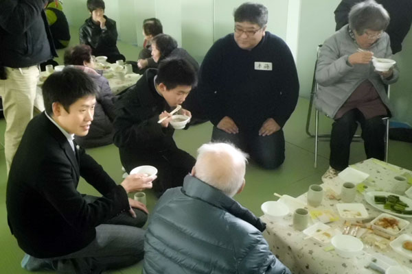 お茶会参加者の様子