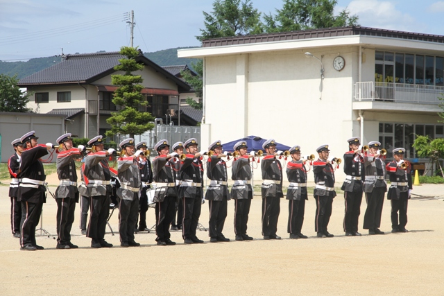 ラッパ吹奏