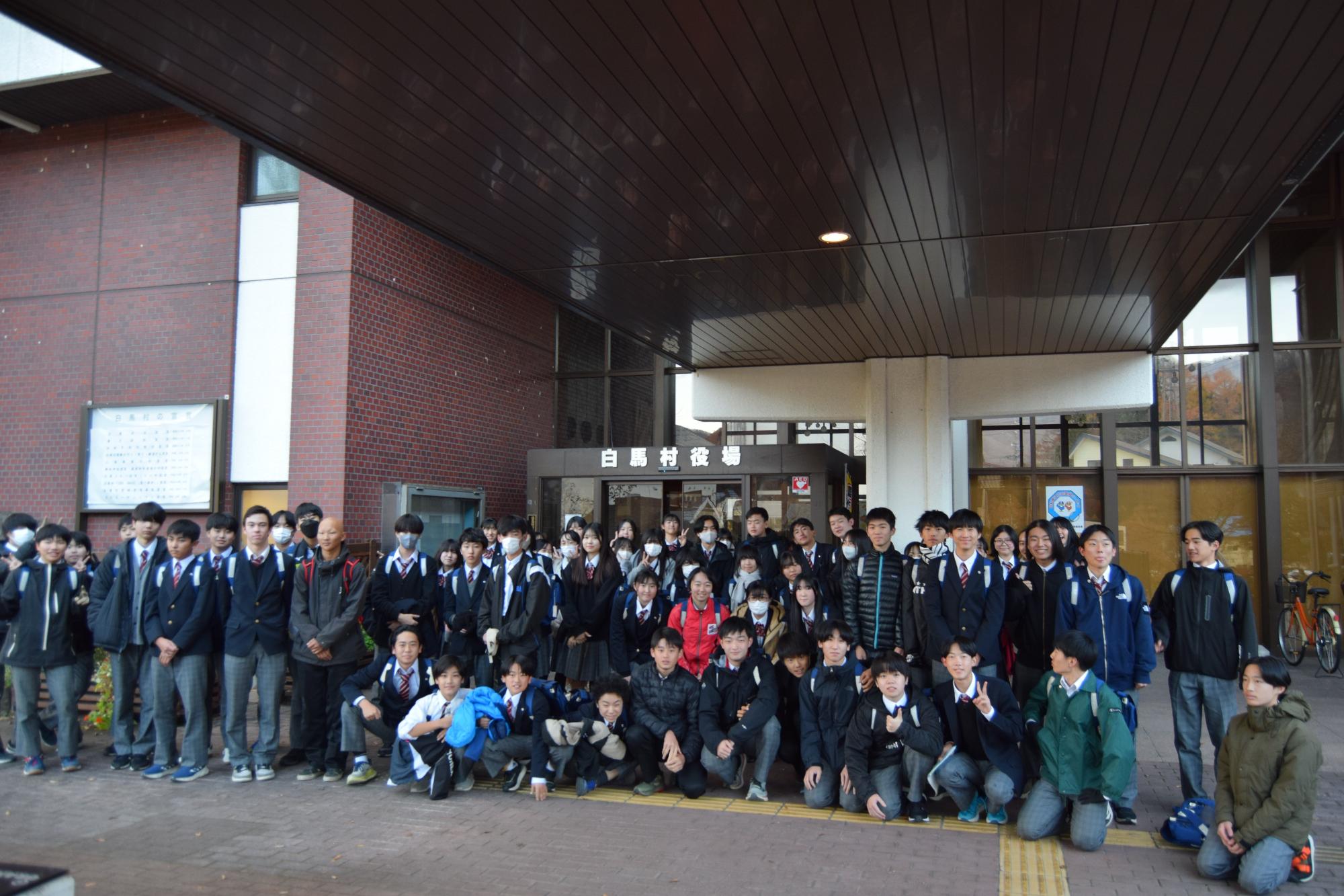 中学生議会の後は生徒全員で集合写真