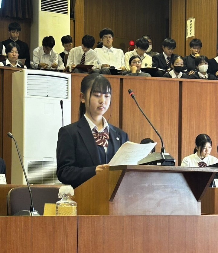 一般質問を行なう生徒の写真