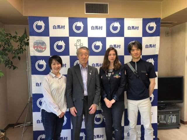 表敬訪問の様子の写真