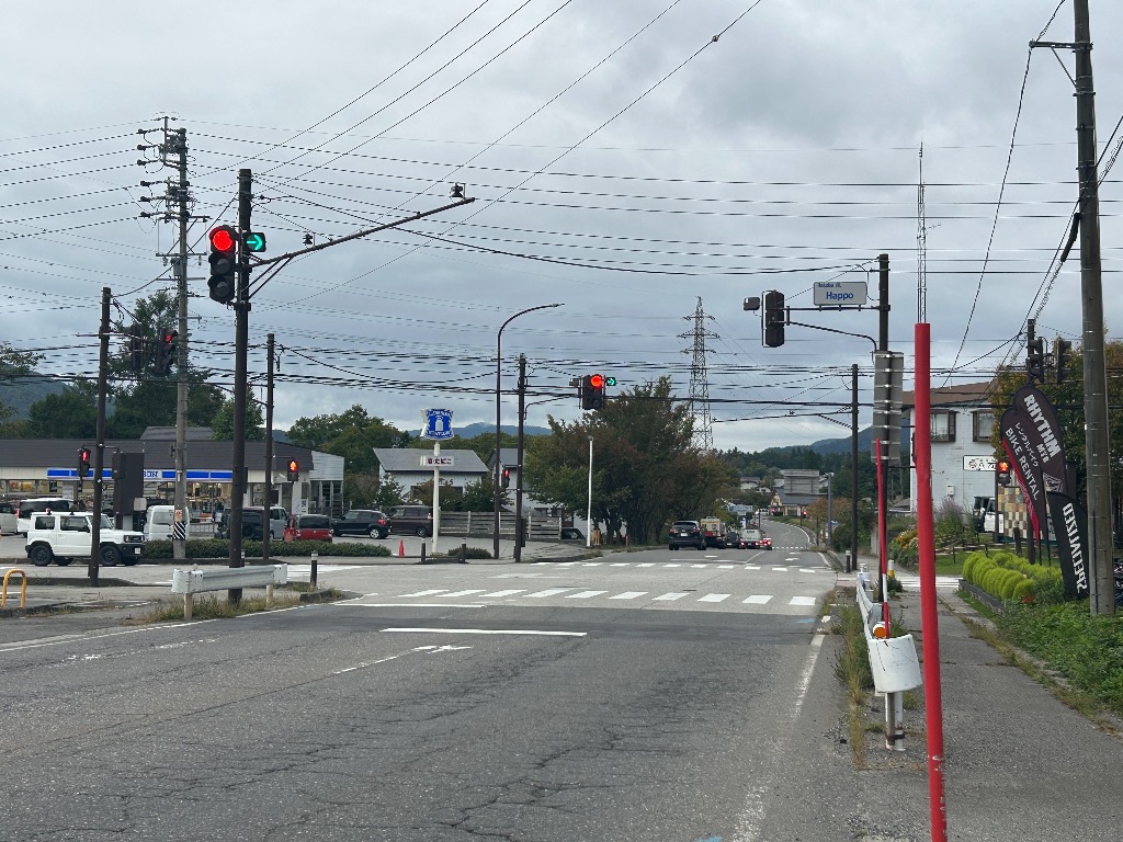 八方交差点右折信号機2