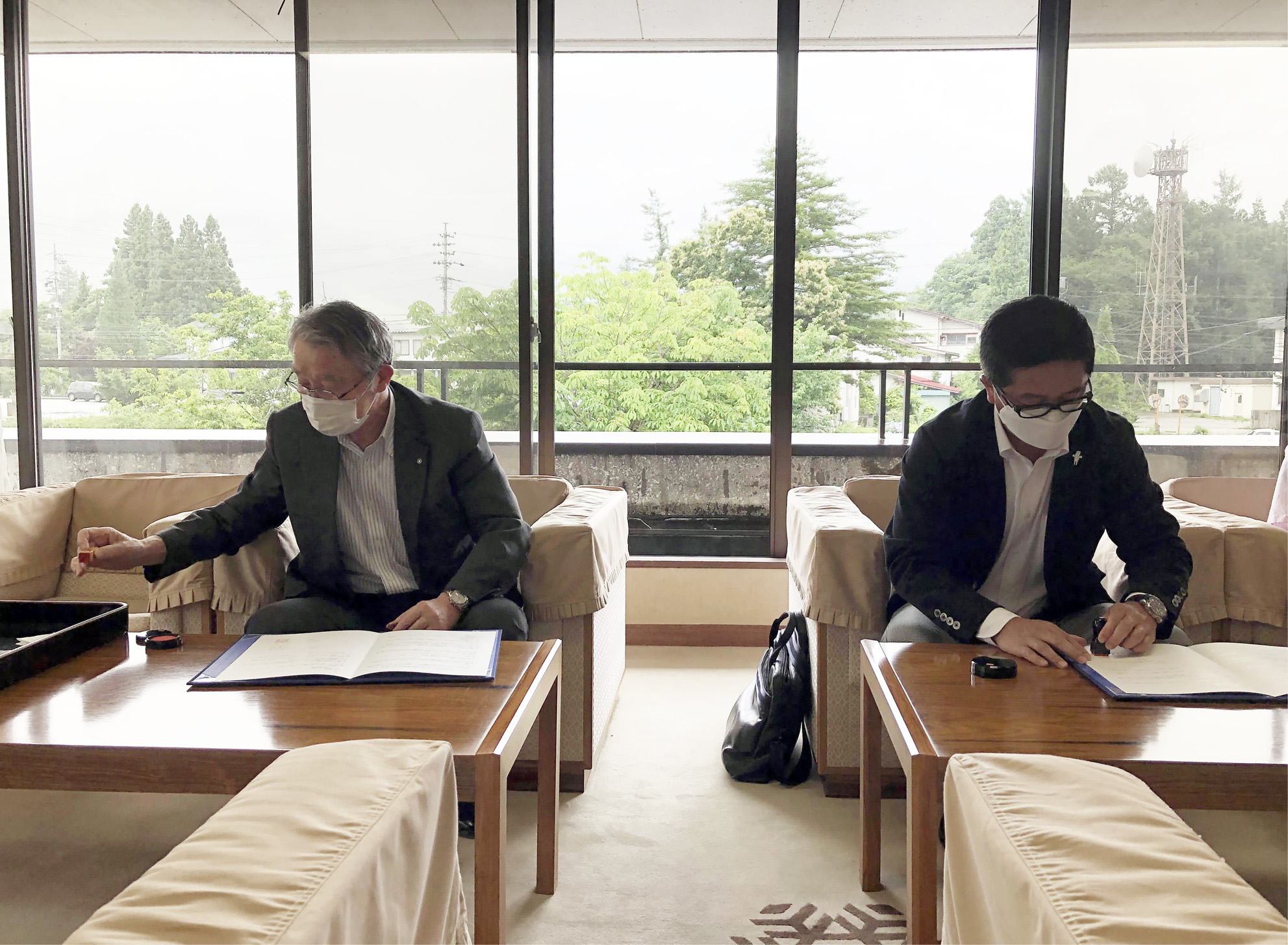 調印の様子