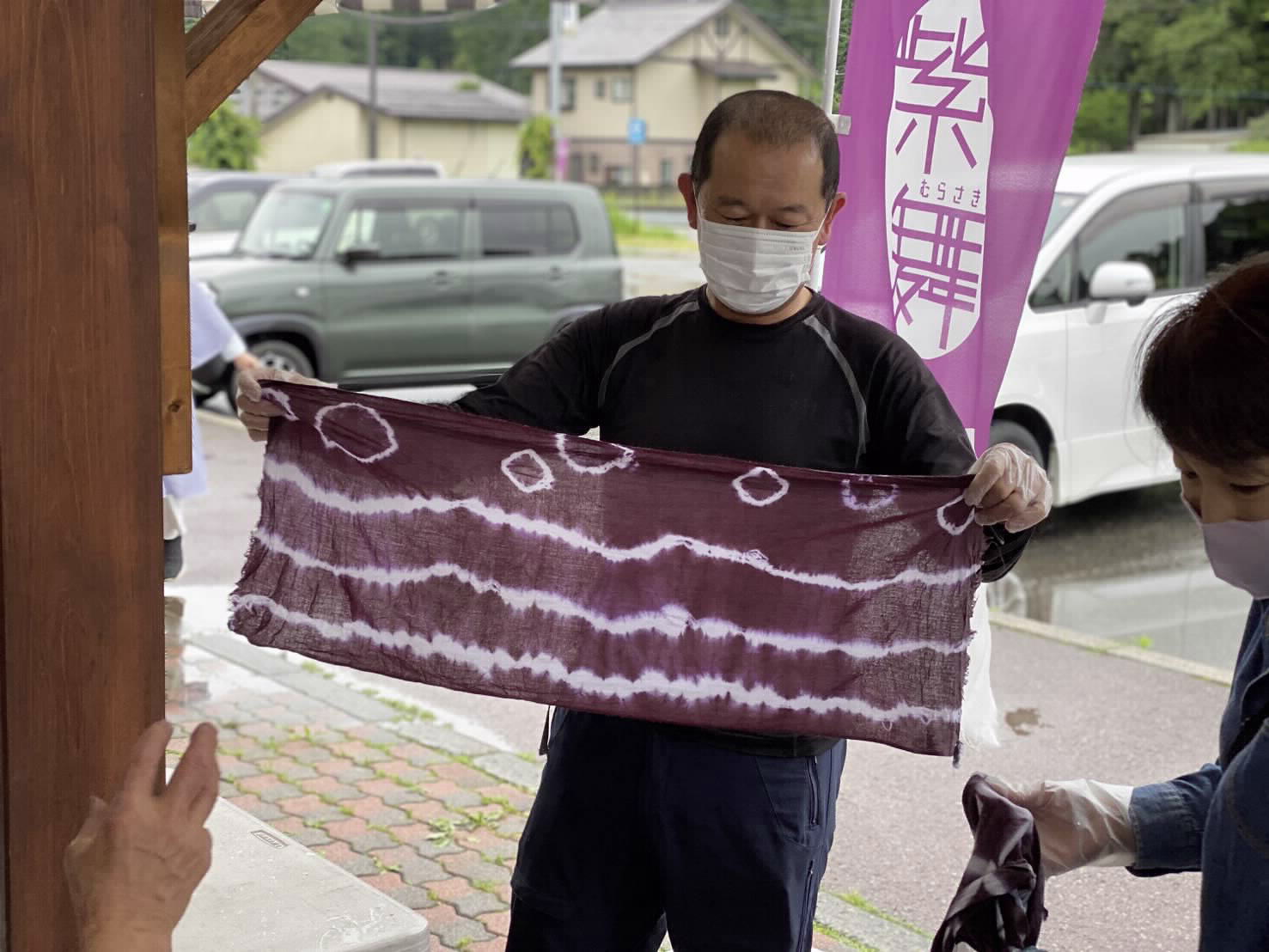 完成した紫舞染物