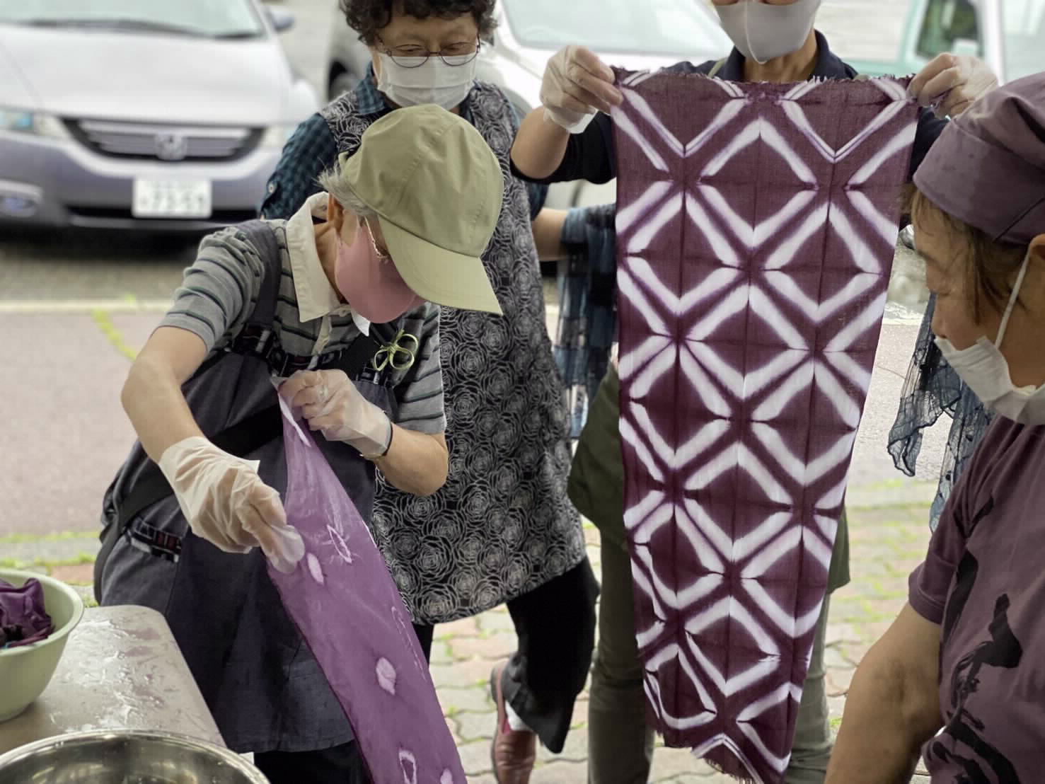 完成した紫舞染物