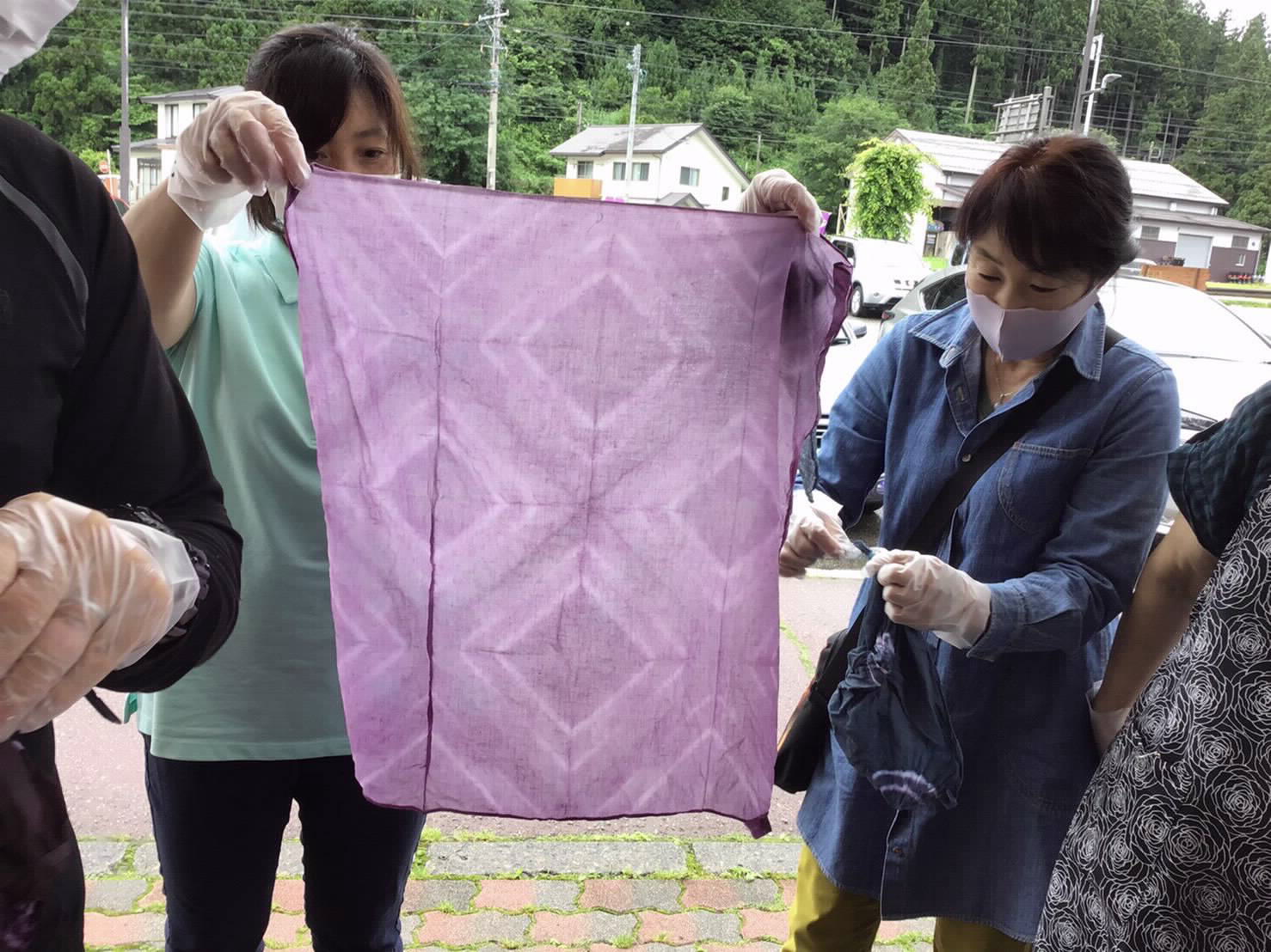 完成した紫舞染物