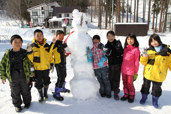 一緒に雪だるまを作った