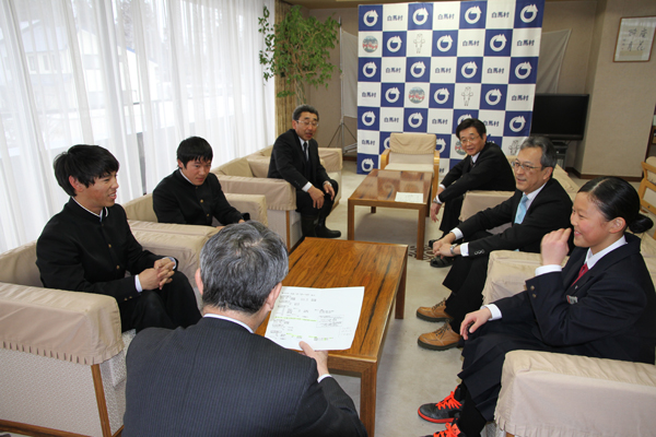 報告者と村長の懇談