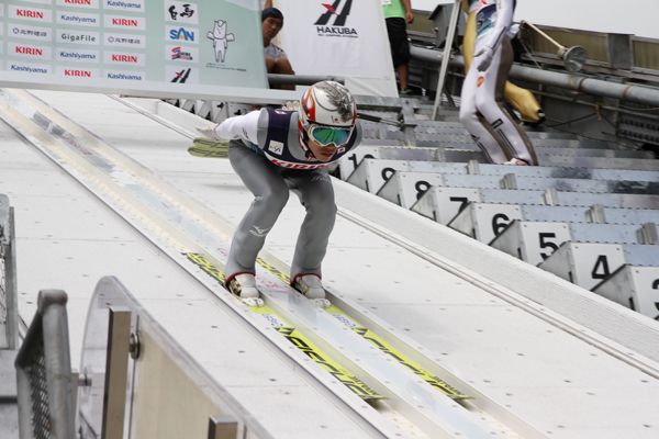 助走に入る選手