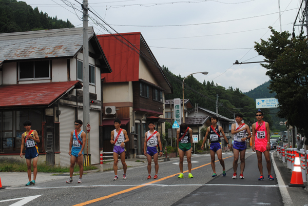 襷を待つ選手