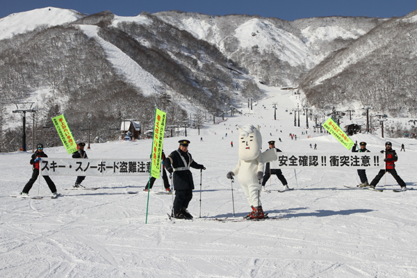 スキーしながら啓発