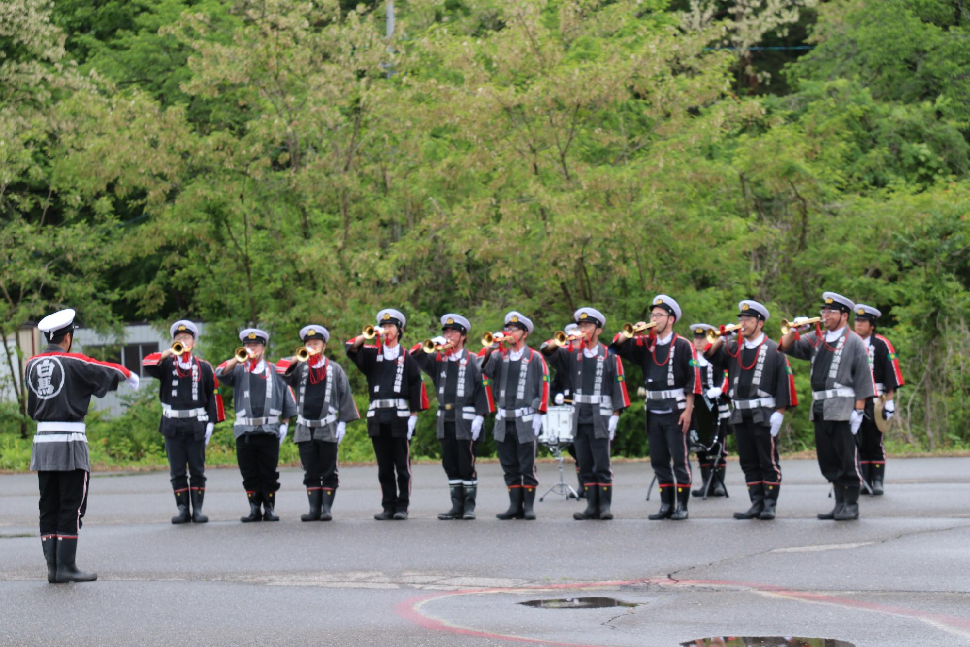 ラッパ隊によるラッパ吹奏