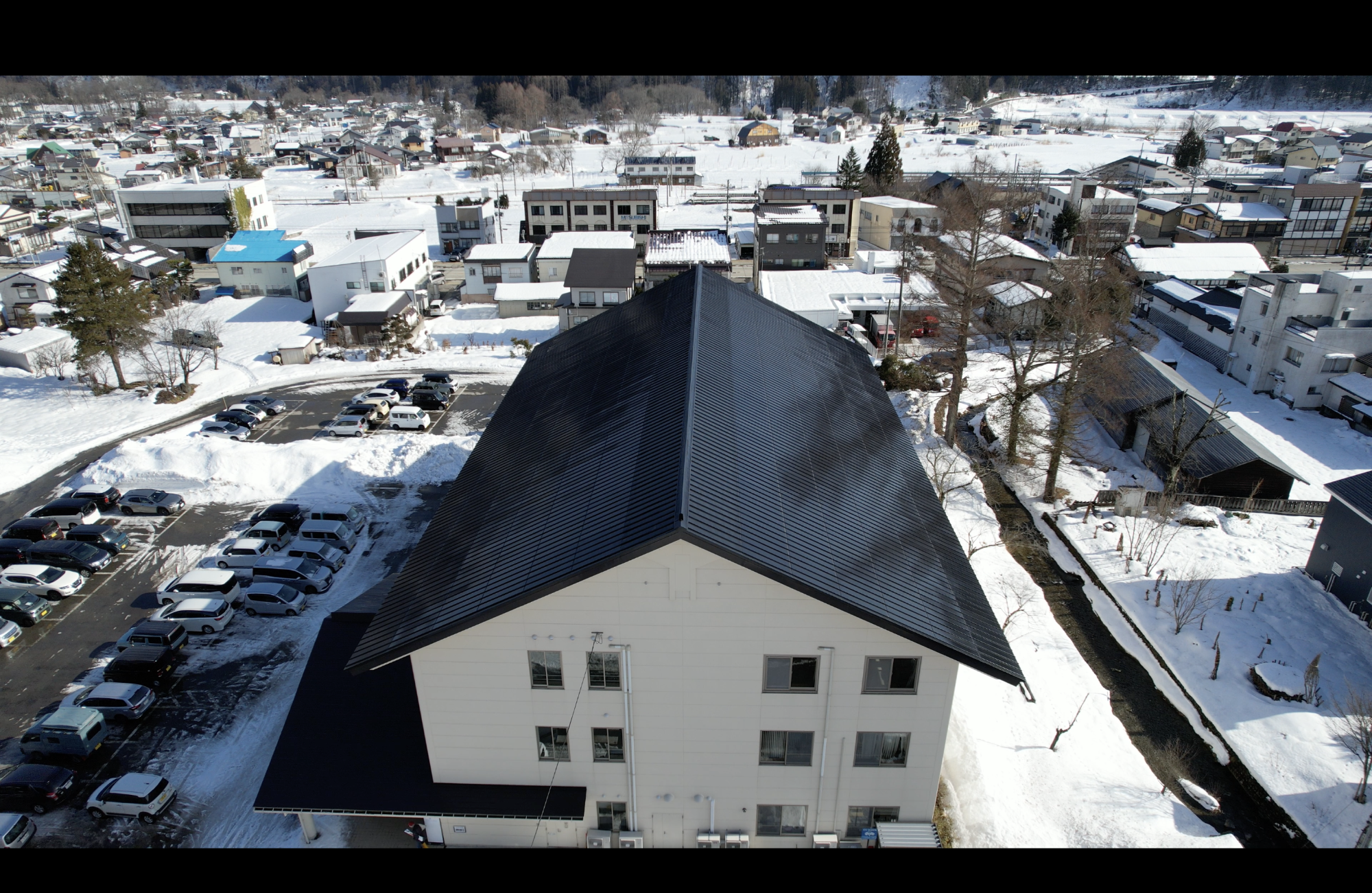 ふれあいセンター太陽光パネルの画像