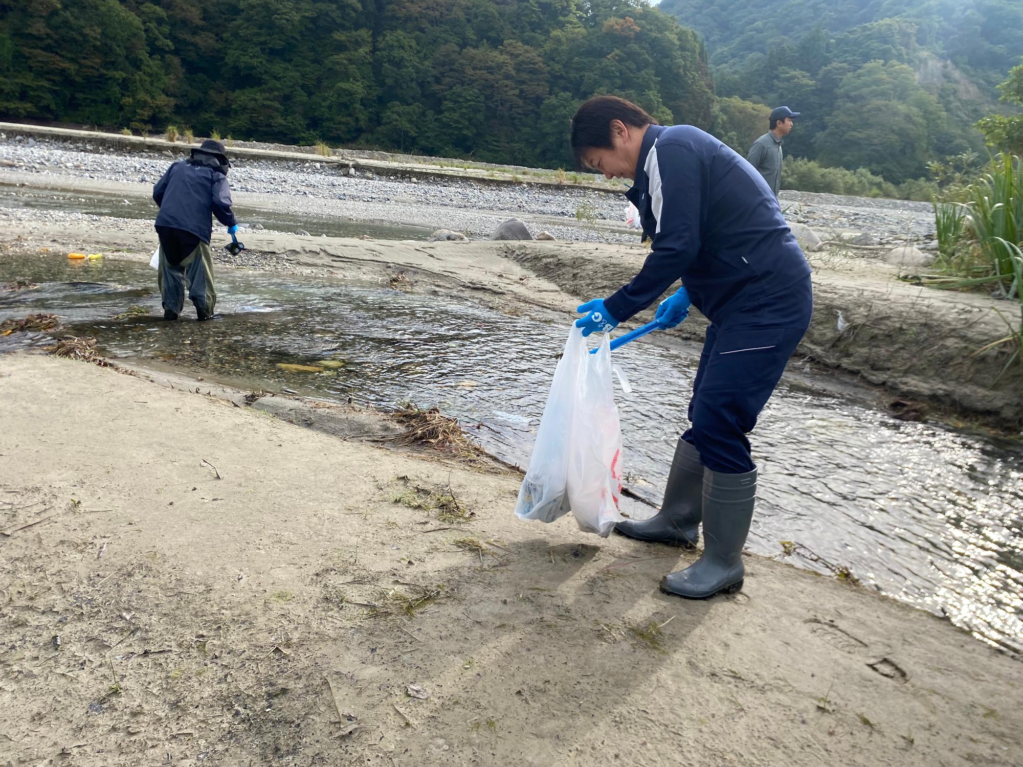 2025年10月3日_海ごみゼロフェスティバル_ごみ拾い2