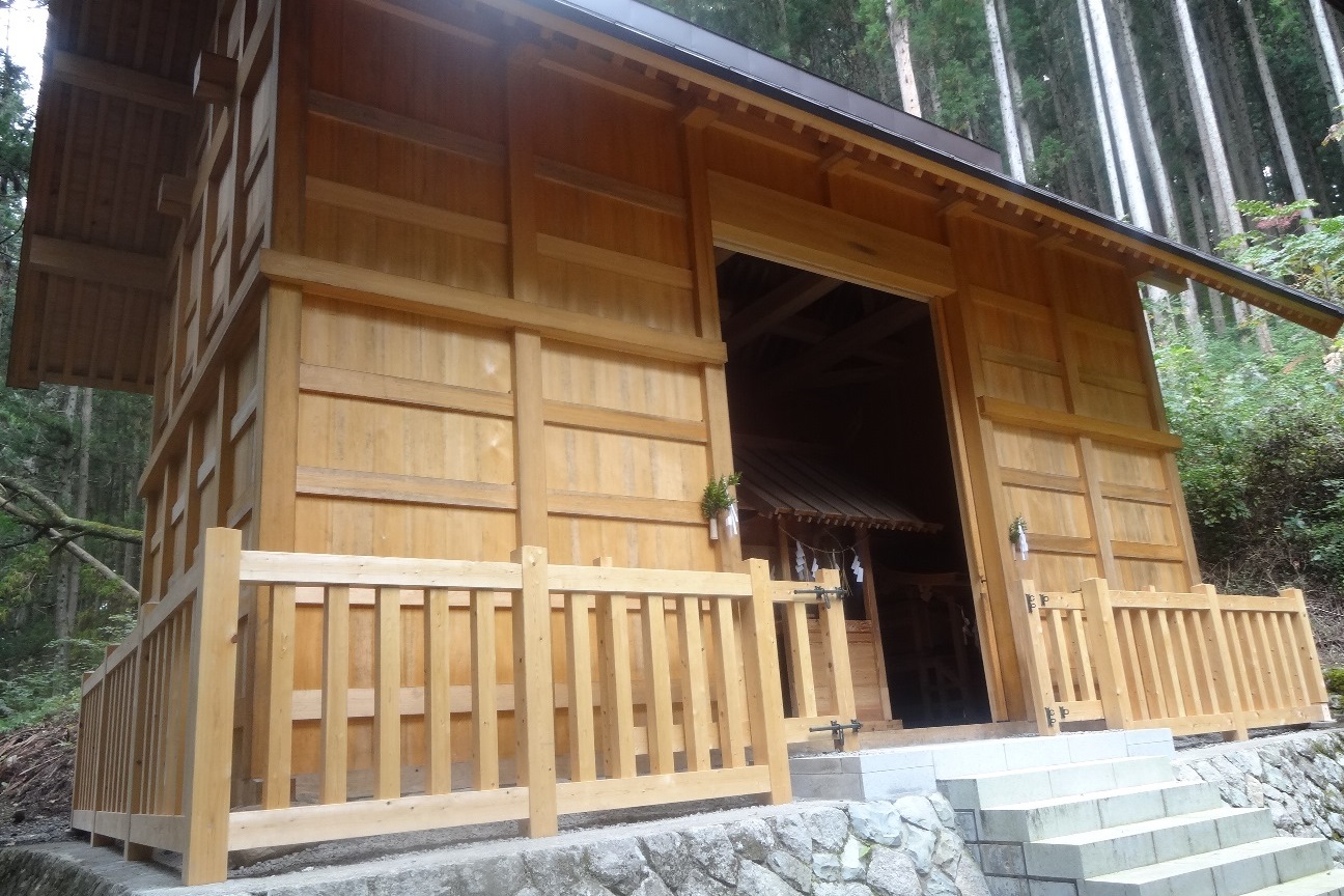 神明社覆屋