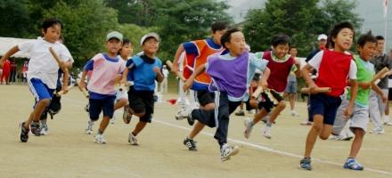 運動会　分館対抗リレー（男）