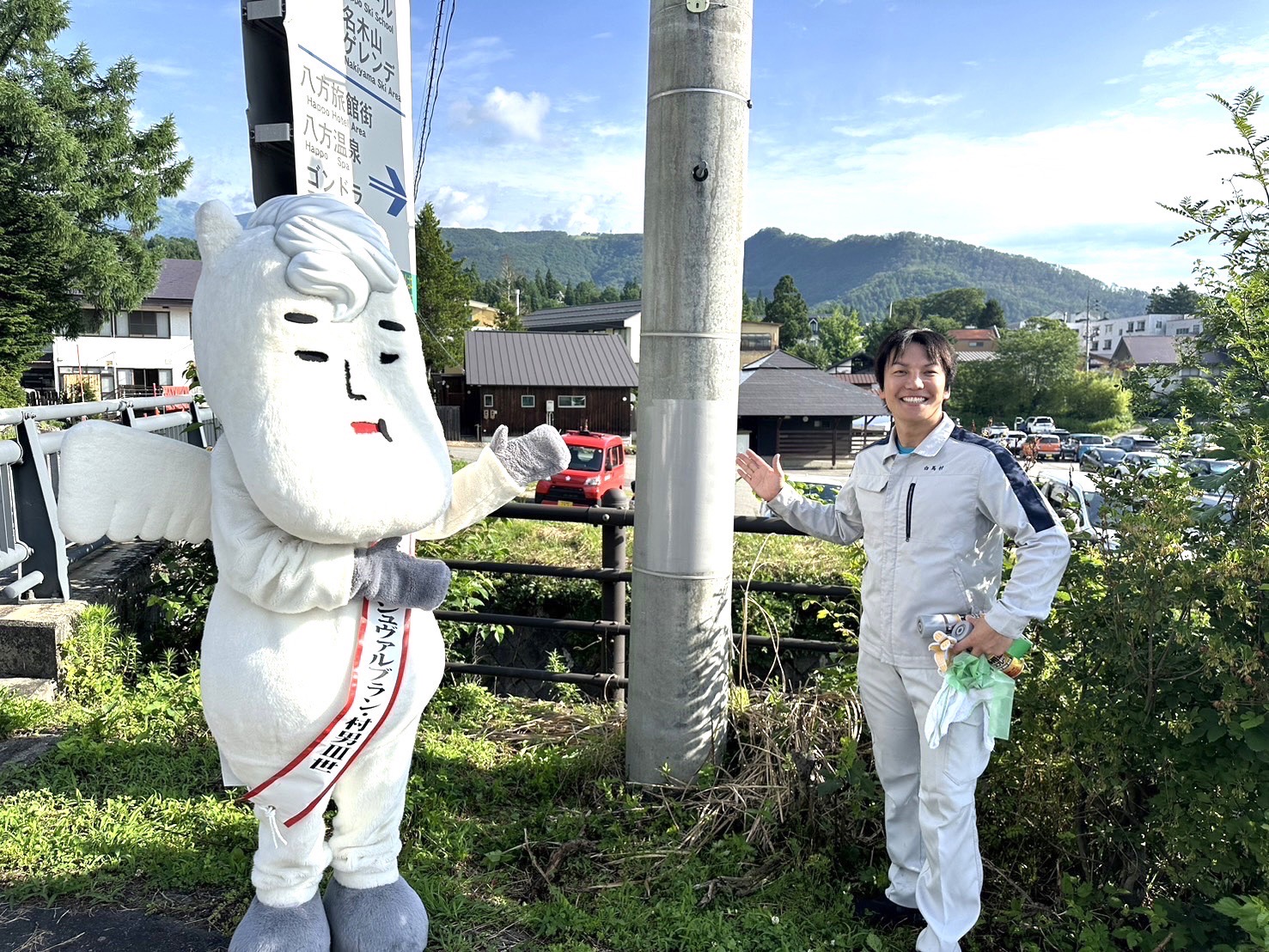 村内の落書き消しとシール剥がし運動
