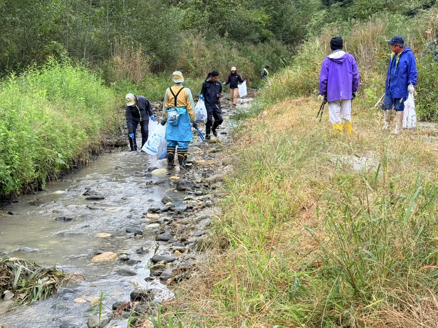 姫川第二ダム周辺の河川清掃活動