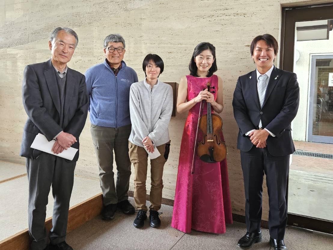 バイオリニストの坪田亮子さんによるヴィオラのコンサート