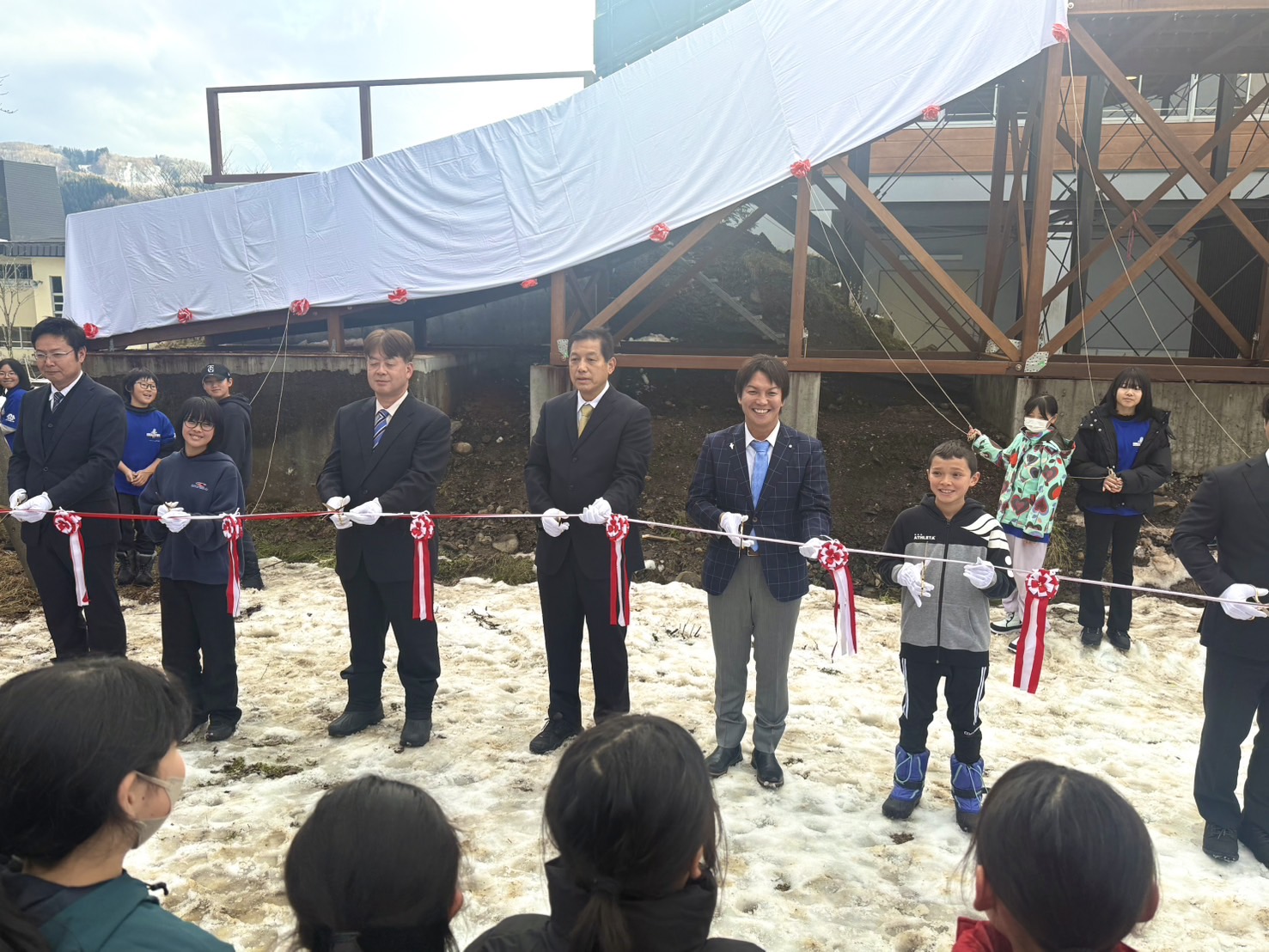 白馬北小学校の「小ジャンプ台」完成お披露目式