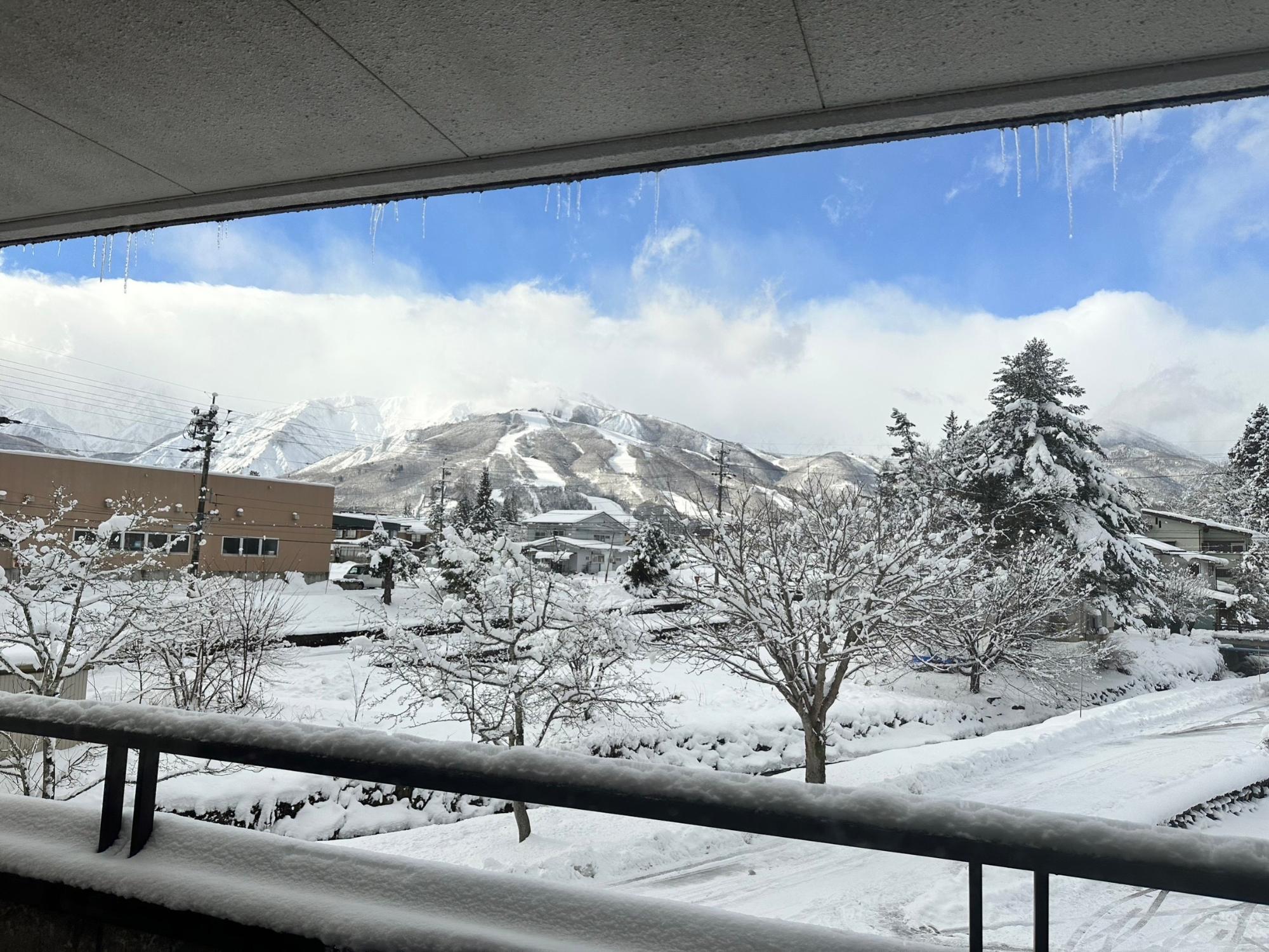 村長室からの雪景色
