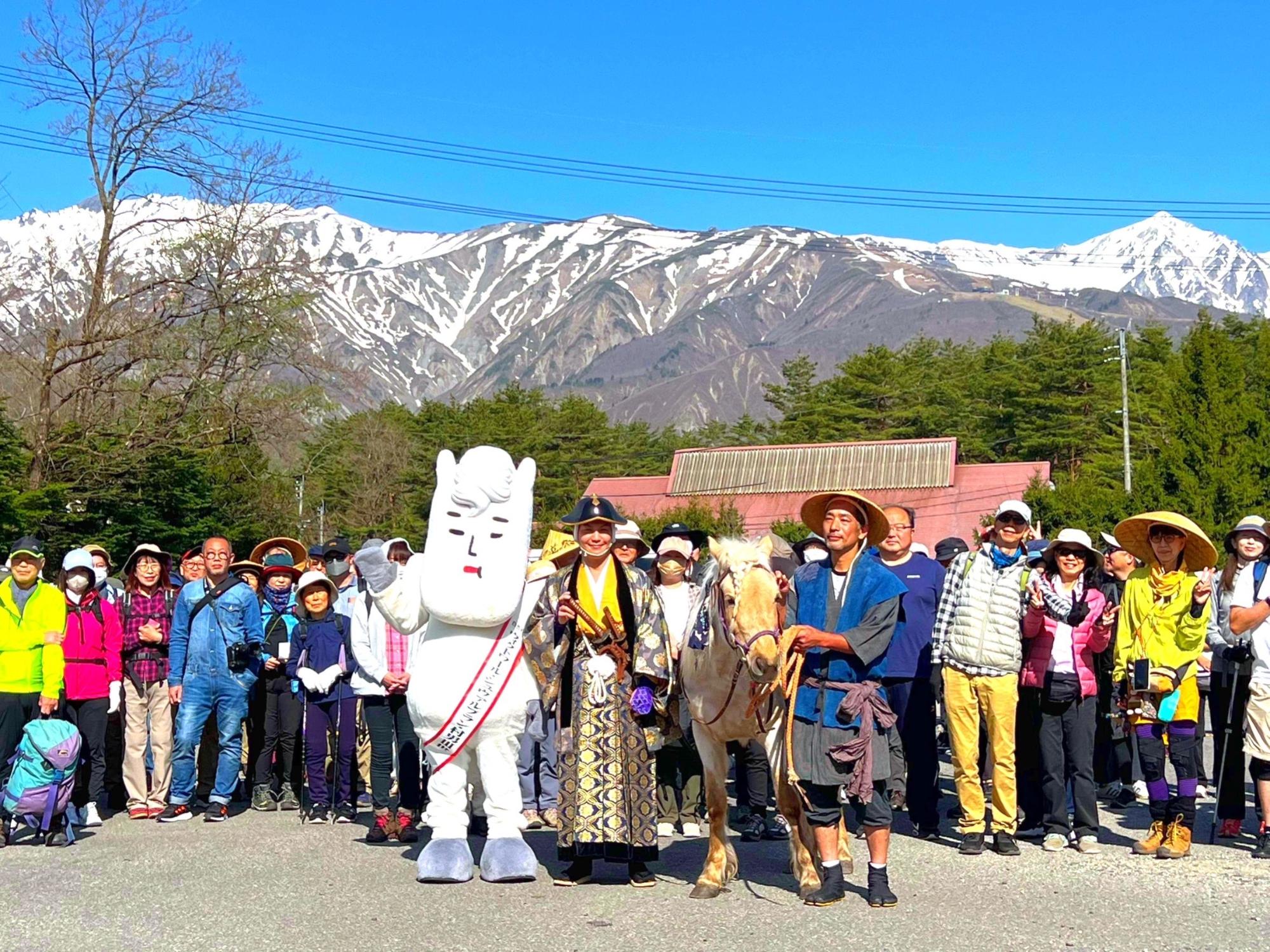塩の道と春の白馬里山絶景ウォーキング