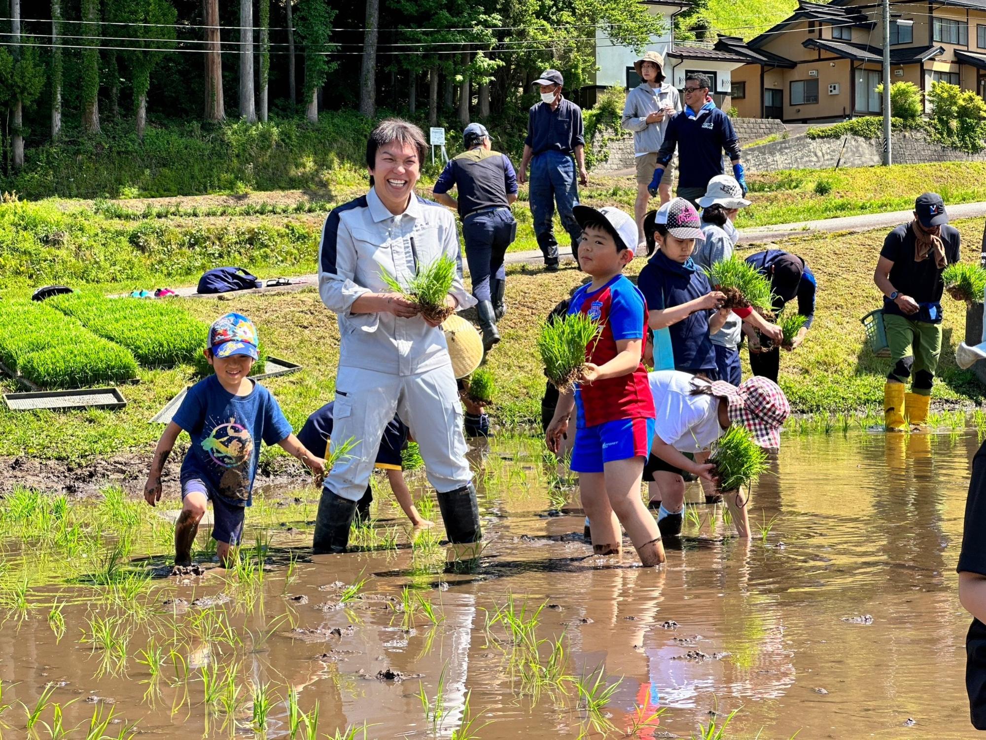 日本酒づくりプロジェクト「酒米田植えツアー」