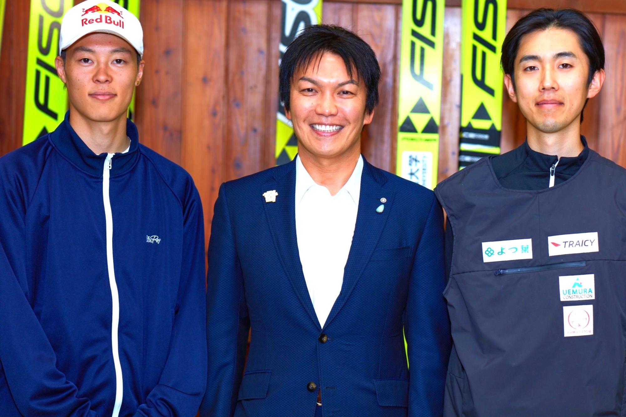 スキージャンプ世界王者の小林陵侑選手、白馬ジャンプ競技場における中村直幹選手