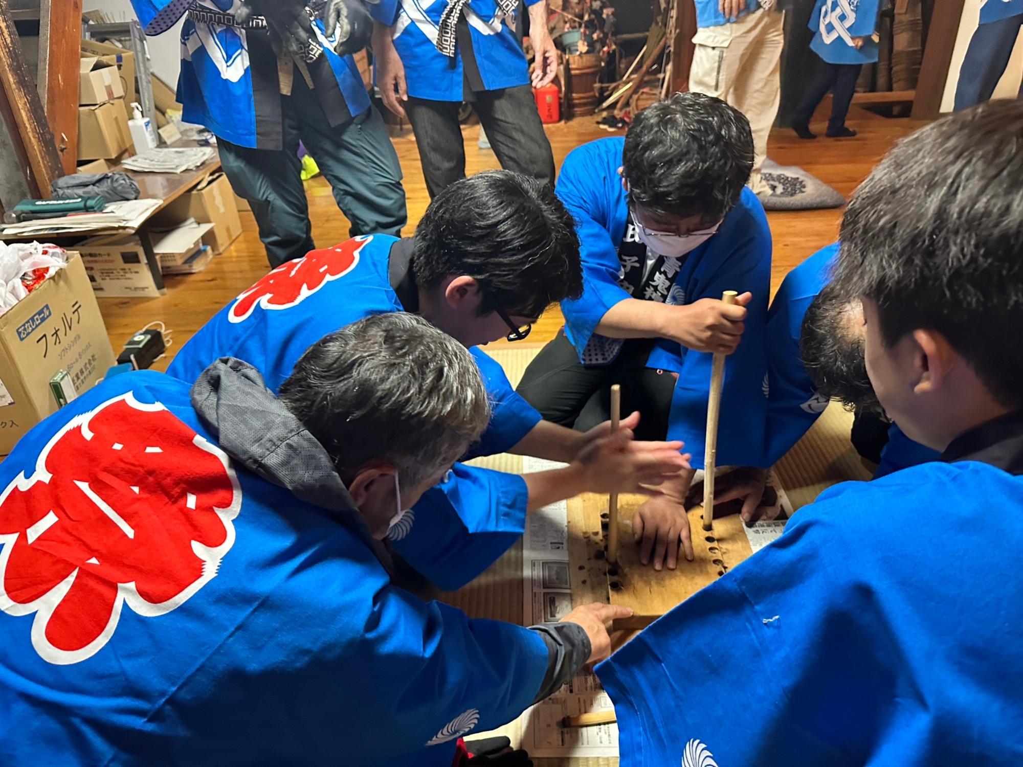 青鬼神社祭典 火鑚り（揉み）の神事