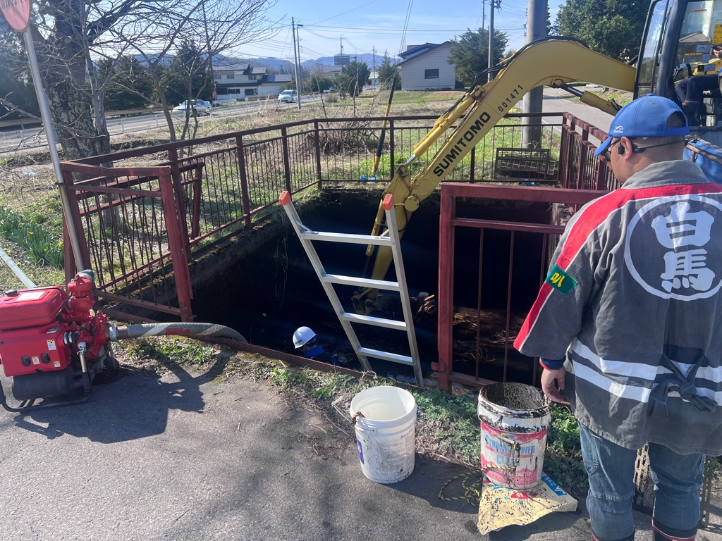 地域での防火水槽の清掃活動