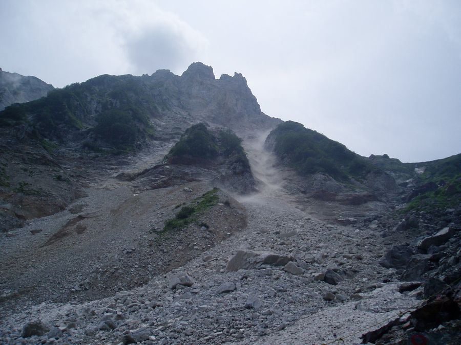 2005年 白馬大雪渓上部の土砂崩落